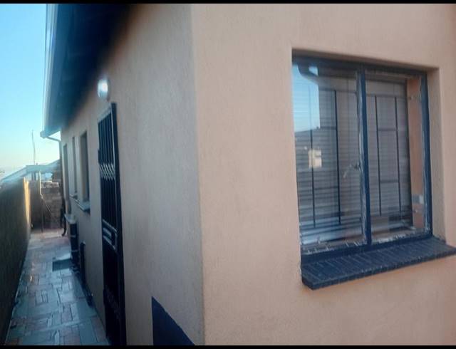 3 BEDROOM HOUSE FOR SALE IN SOSHANGUVE VV